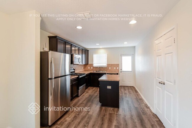 Foto del edificio - 27305 Paraiso Manor