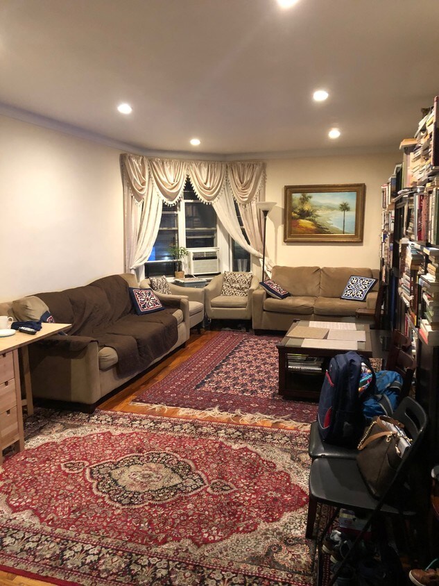 Open concept Living/Dining with wood flooring - 141-33 78th Rd