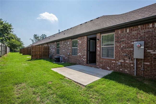 Foto del edificio - 310-D Commercial St