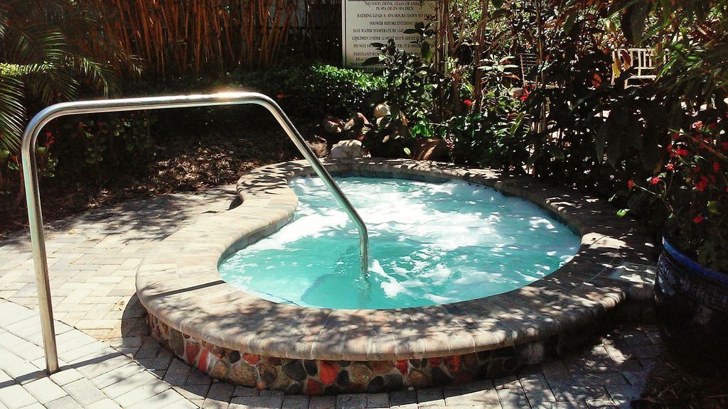 Hot Tub - 504 S Armenia Ave