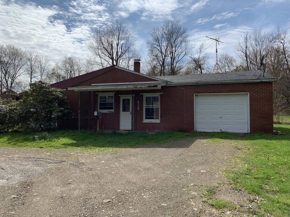 Primary Photo - Hillview home