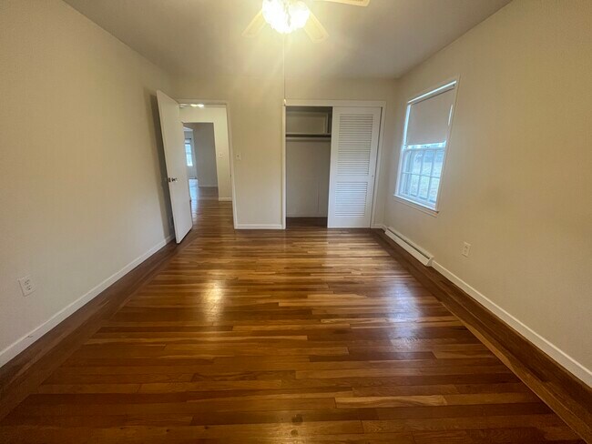 Foto del edificio - 1346 Green End Ave