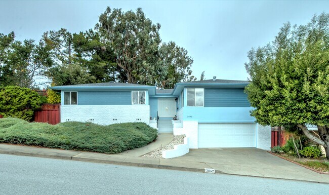 Building Photo - 2852 Mariposa Dr