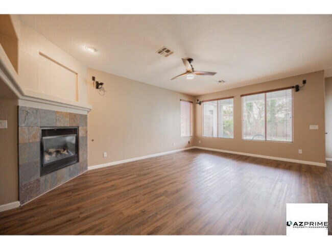 Foto del edificio - Nestled In A Quiet Cul-De-Sac Within The Desirable Eagle Highlands Community, This Beautifully Craft