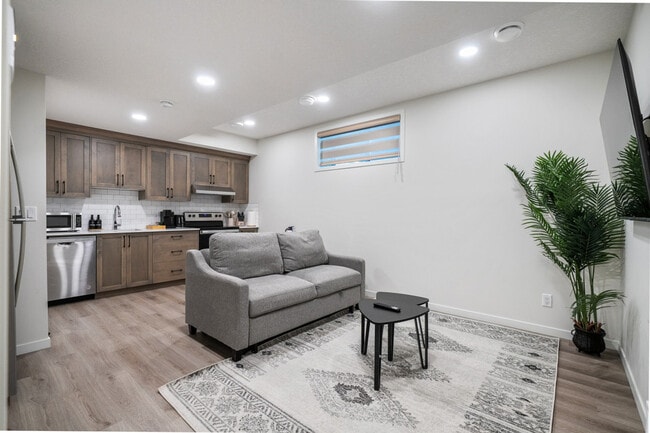 Building Photo - 147 Edith Dr NW