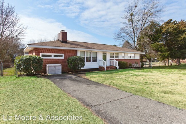 Building Photo - 3 br, 1.5 bath House - 152 Saunders Road