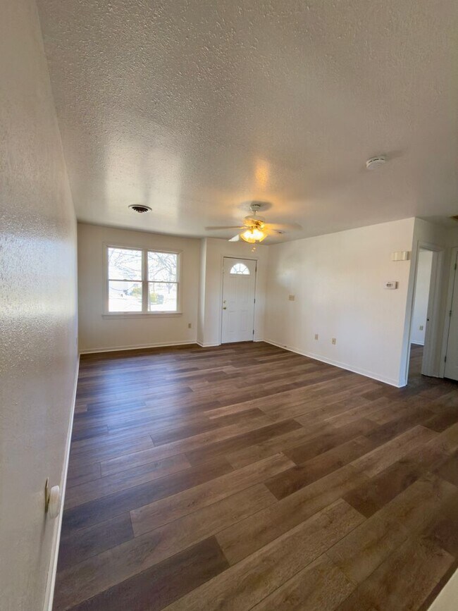 Building Photo - 1555-MF2-E4