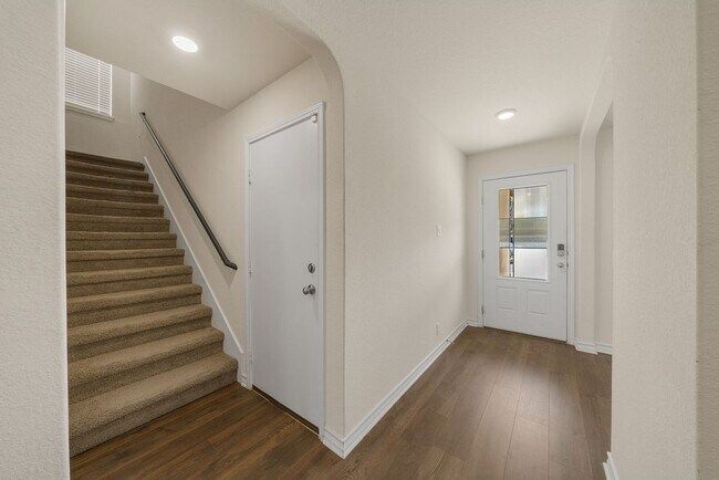 Foto del edificio - 4 bedroom/2.5 Bath Canyons at Amhurst Subd...