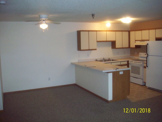 Building Photo - Royal Oaks Townhomes