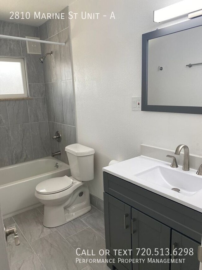 Foto del edificio - 2810 Marine St