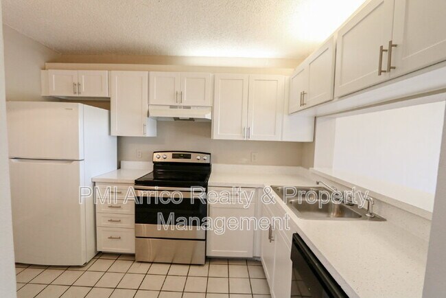 Foto del edificio - 2424 W Tampa Bay Blvd