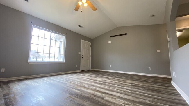 Foto del edificio - Cozy 2 bedroom, 2 bathroom duplex!