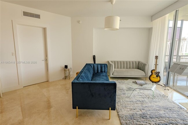 Foto del edificio - 350 S Miami Ave