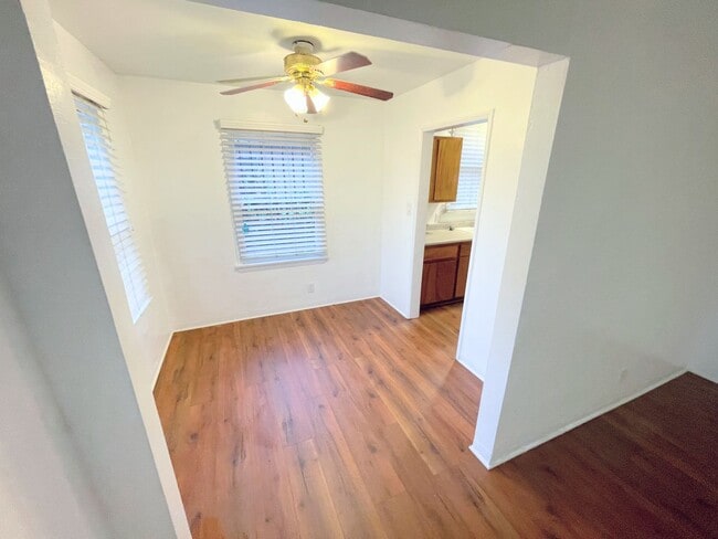 Building Photo - 3bd/1ba home in Rosewood. Huge backyard an...