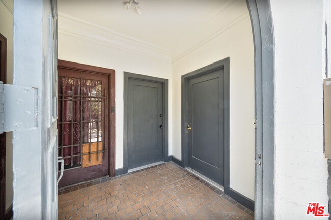 Foto del edificio - 132 S Kenmore Ave