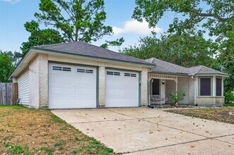 Building Photo - 8607 Greenleaf Lake Dr