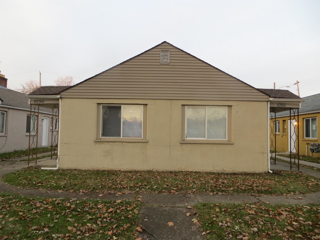 Primary Photo - 1050 Loretta Ave