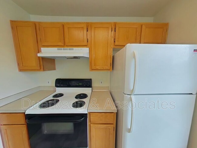 Foto del edificio - 2960 NW Tyler Ave