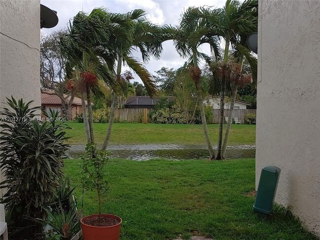 Foto del edificio - 11128 Royal Palm Blvd