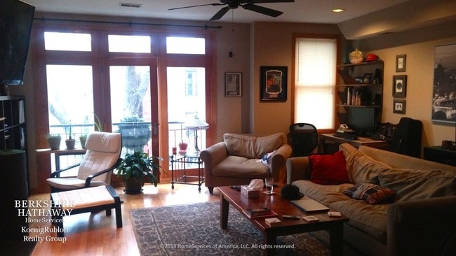 Building Photo - 708 W Briar Pl