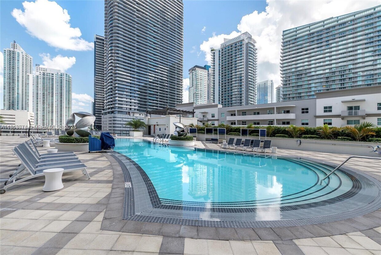 Foto principal - 999 SW 1st Ave