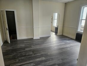 Building Photo - 1118 Rock St