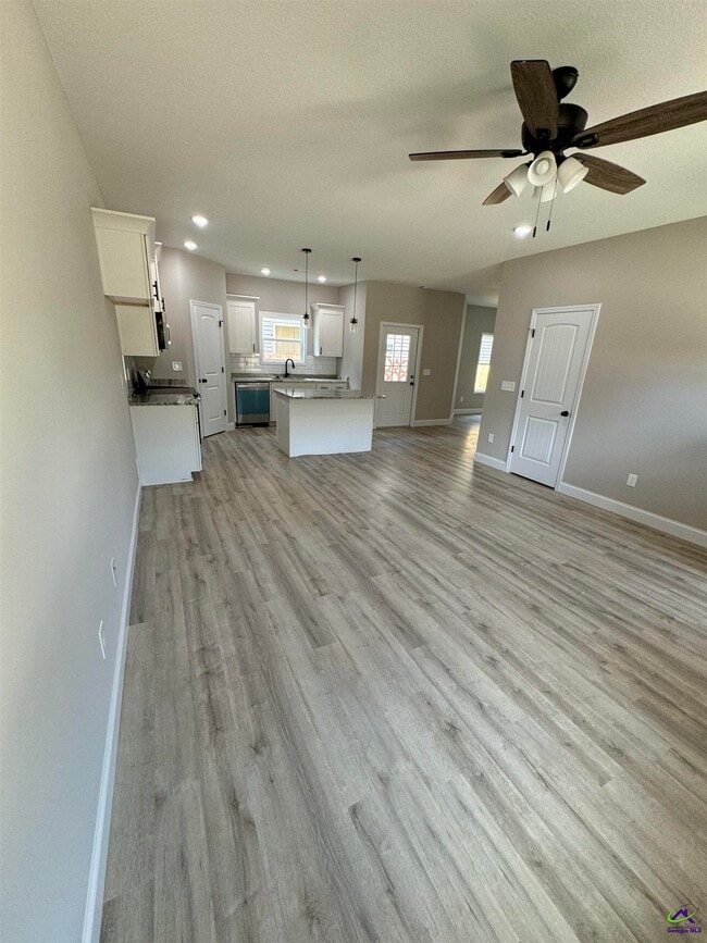 Building Photo - 312 Beau Claire Cir