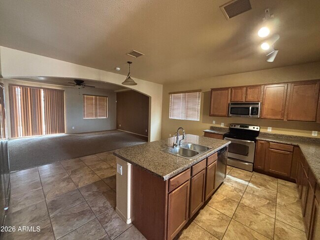 Foto del edificio - 5558 Wilder Dr