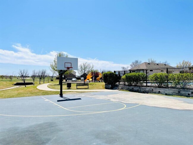 Foto del edificio - 8828 Moon Rise Ct