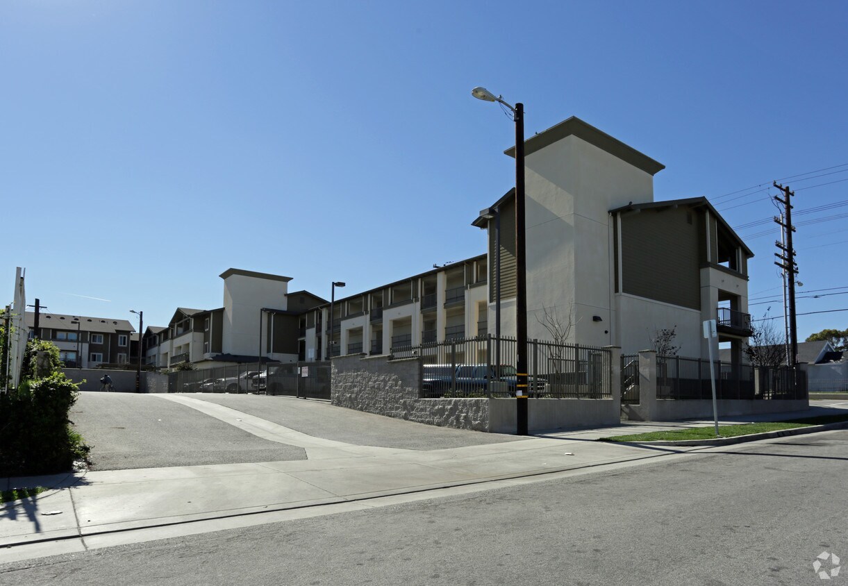 Building Photo - ENCANTO COURT APARTMENTS