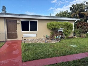 Building Photo - 702 Neptune St