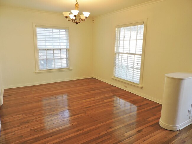 Building Photo - 3425 Westcliff Rd S