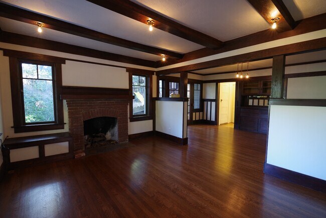 Building Photo - 310 Mount Washington Dr