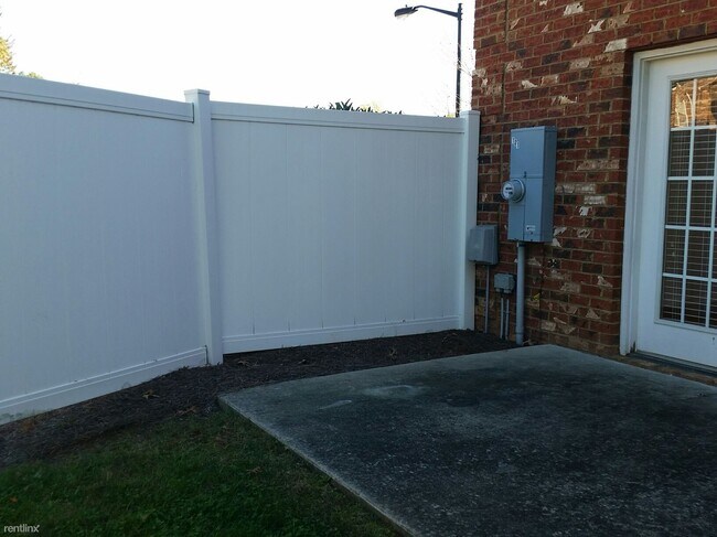 Building Photo - 2 br, 2.5 bath House - 5234 Hilltop Rd Uni...