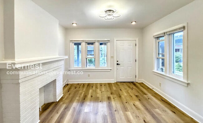 Building Photo - 1442 Hamlet St