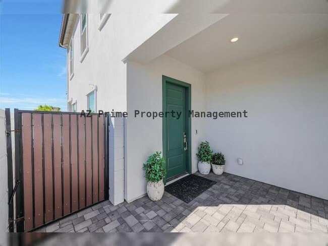 Building Photo - 5061 E Woodridge Dr