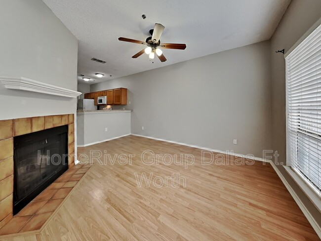 Building Photo - 4800 W Lovers Ln