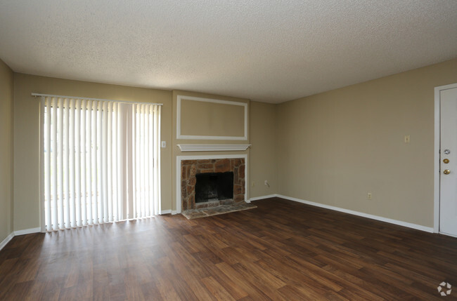 Interior Photo - Arbors On Chimney Rock