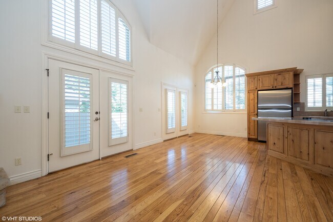 Building Photo - 1826 Cottonwood Glen Ct