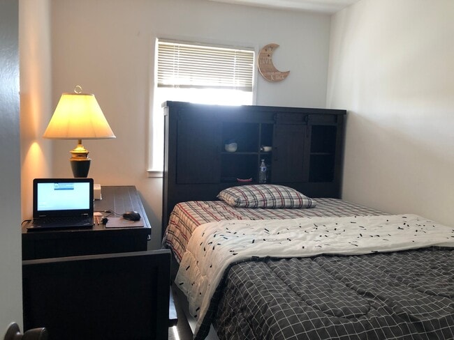 Foto del edificio - 4240 Embassy Dr