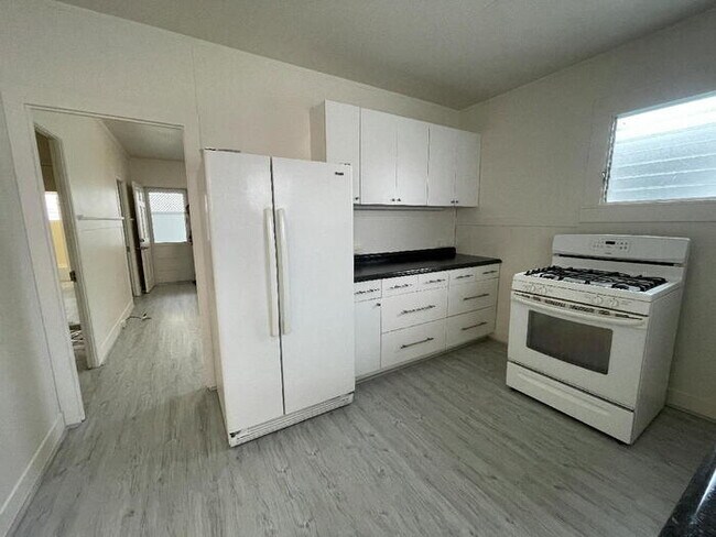 Foto del edificio - MCCULLY cottage (back) 2/1/2+den, W/D, A/C