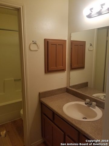 Foto del edificio - 8934 Golden Brook