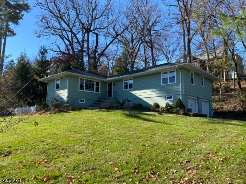 Primary Photo - 30 Edgehill Ave