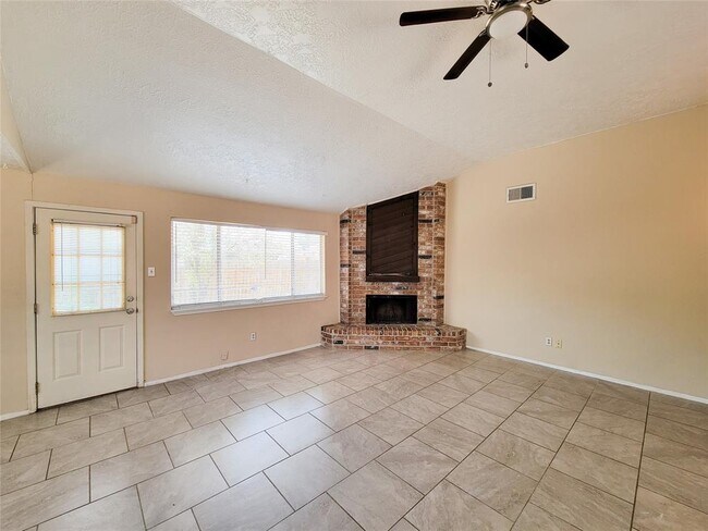 Foto del edificio - 16715 Quail View Ct