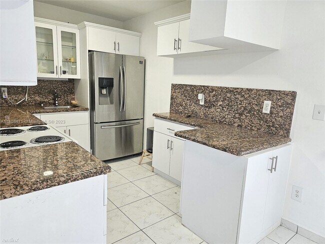 Building Photo - 3 br, 2 bath House - 11010 SW 6th St