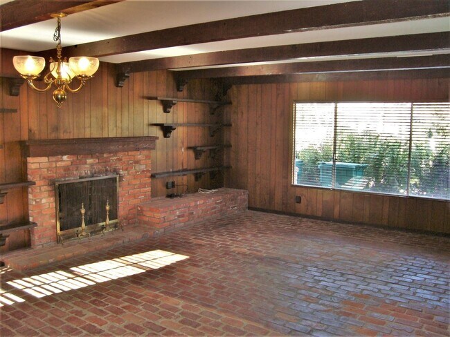 Building Photo - 3 br, 2 bath House - 1690 Juniper Ave