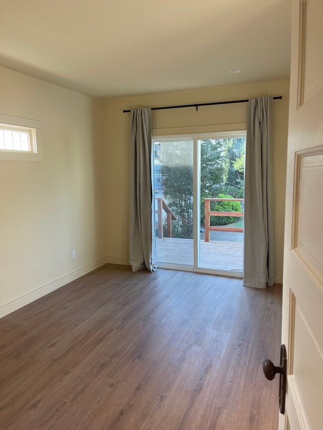 Building Photo - 1251 W 47th St