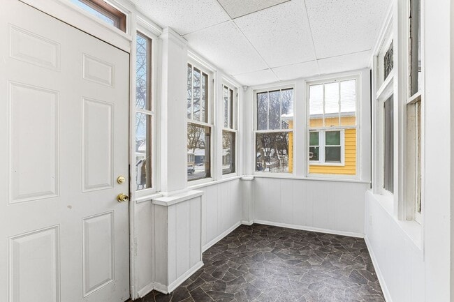 Building Photo - 977 Fremont Ave E