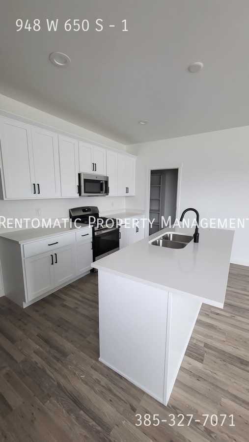 Foto del edificio - 948 W State Rd