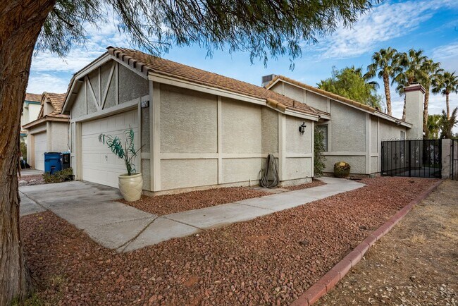 Foto del edificio - 2-Bedroom, 2-Bath House - Las Vegas, NV